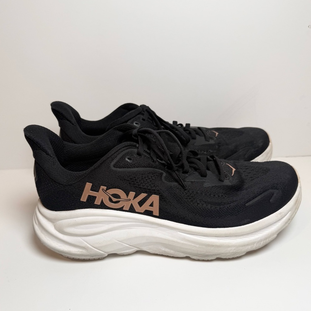 Hoka Clifton 10 Black/Rose Gold women’s size 10